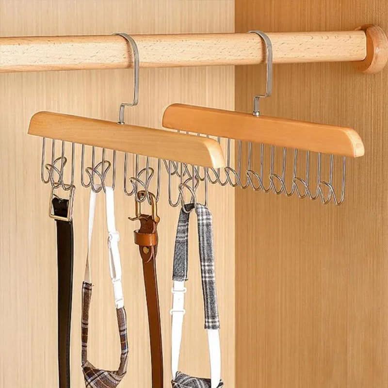 Klädhängare i trä med flera krokar för en elegant förvaring 