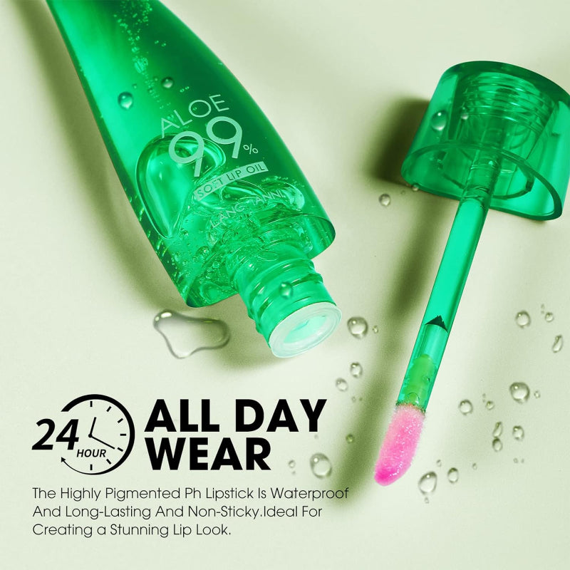 Des lèvres pulpeuses et brillantes en un seul geste