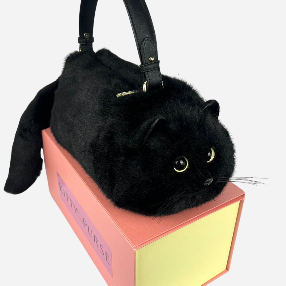 Uma bolsa de gato realista que faz sucesso em todos os lugares 