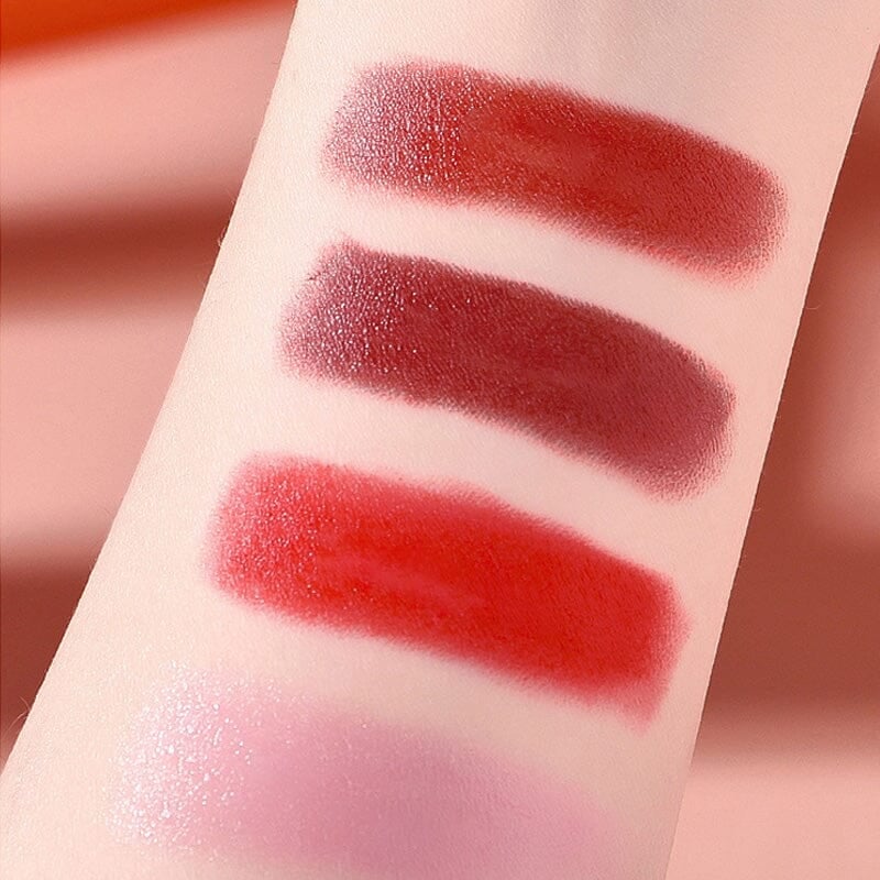 Rouges à lèvres mats dans coffret sac à main chic